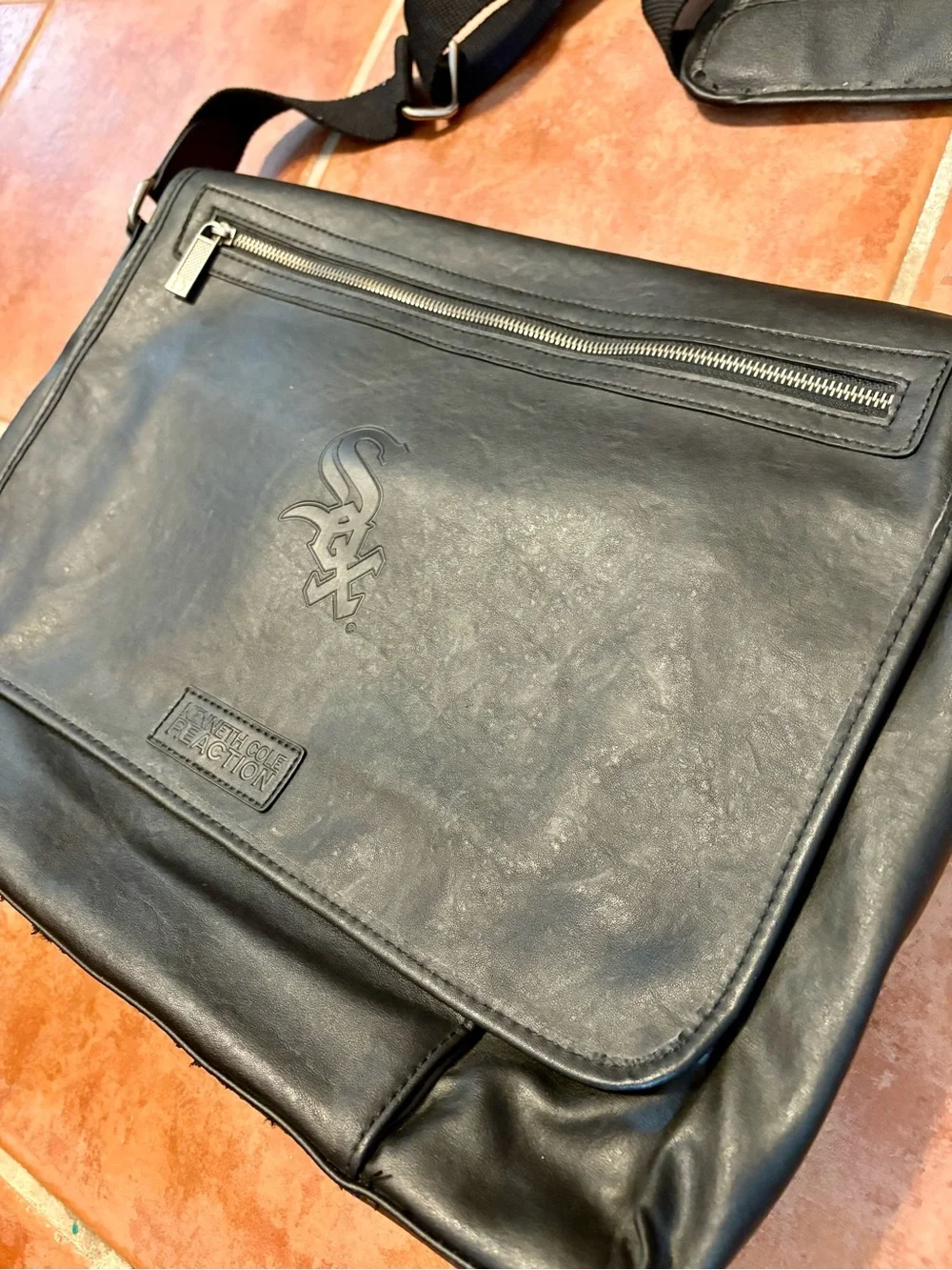 Kenneth Cole Reaction Laptop Computer Case/Bag with Sox Logo Embossed